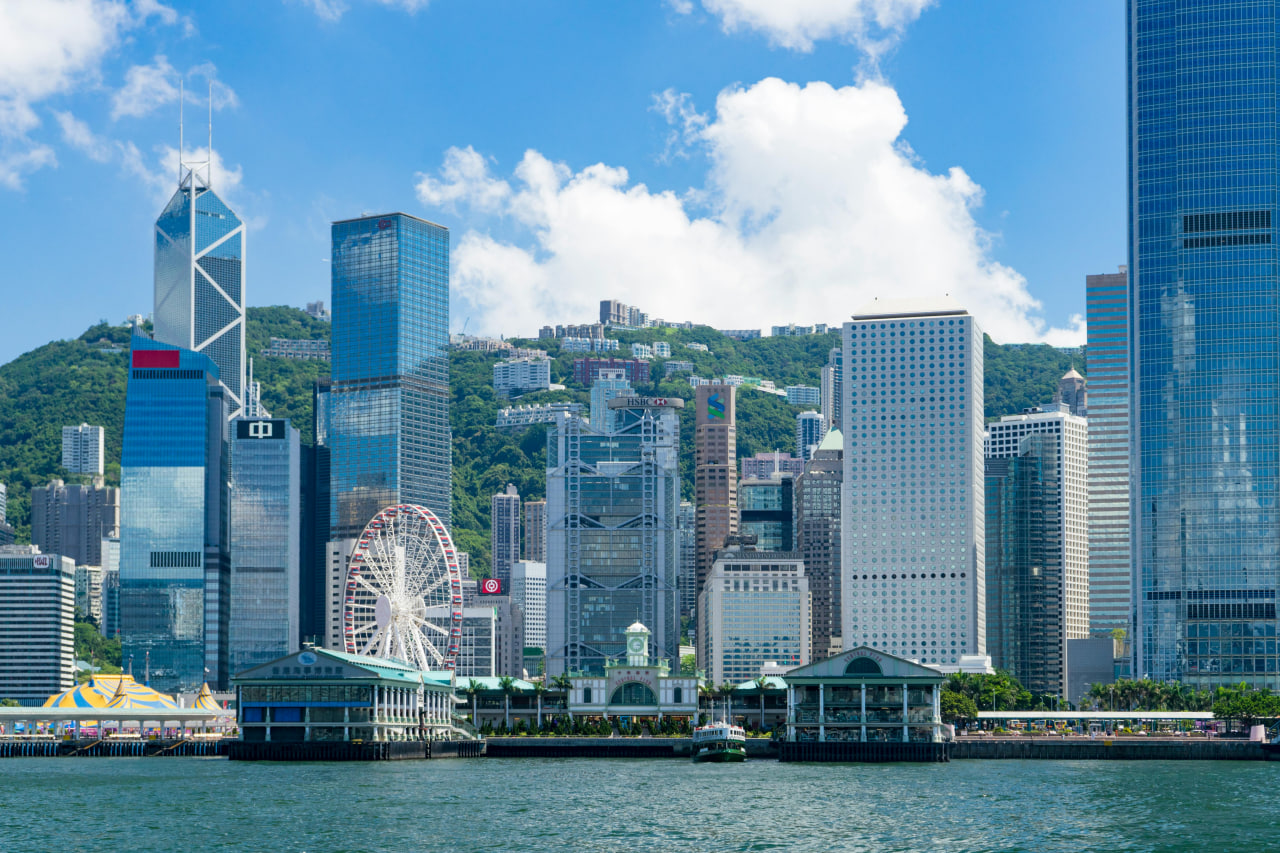 香港市場近年持續優化上市機制，包括在《上市規則》中增設第十八A章及十八C章1以及推出科企專線等，隨著一系列優化措施落實，近年香港上市發行人的數目和種類也大幅擴增，為投資者帶來更多不同的投資機遇。